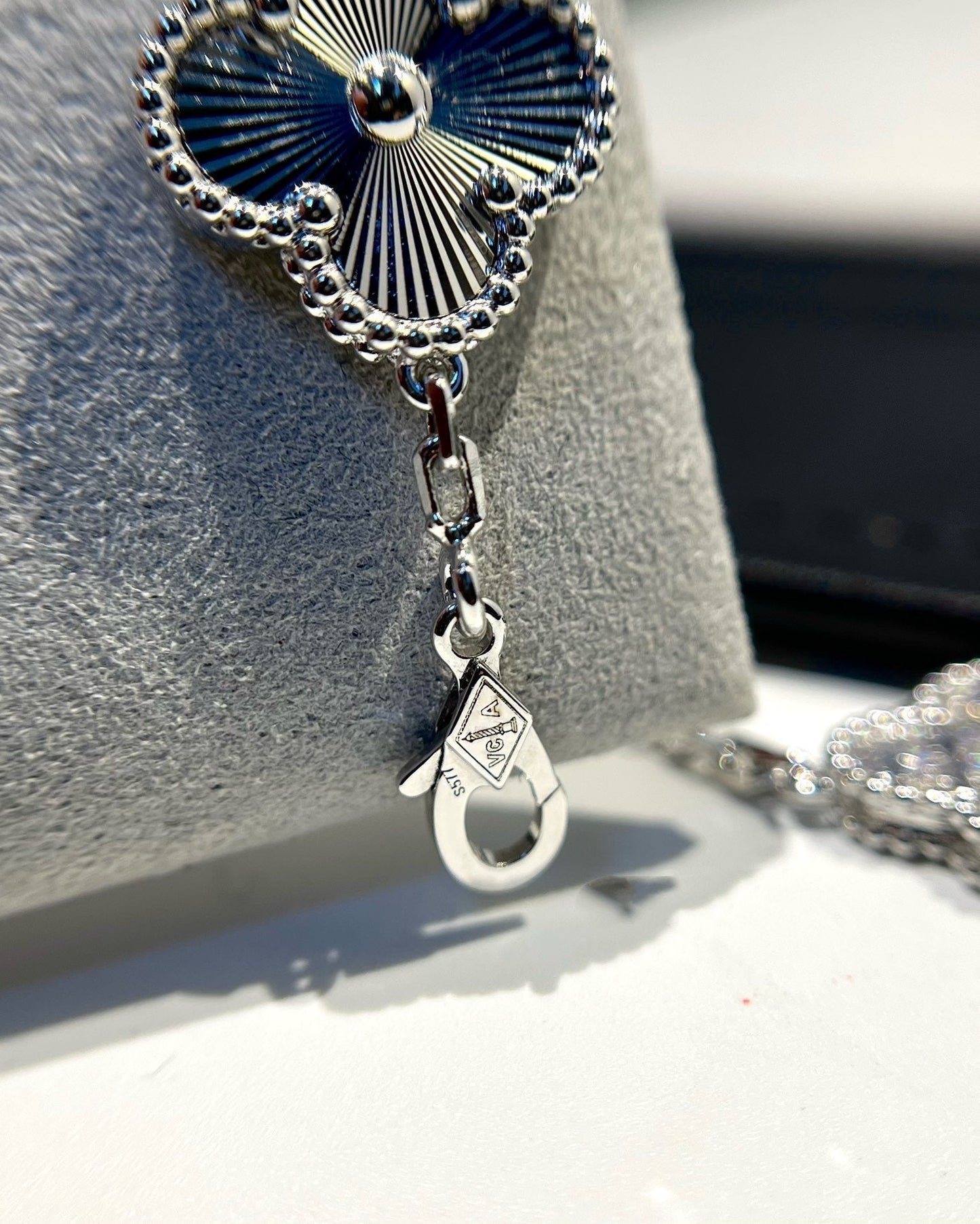 [CiCi] CLOVER 5 MOTIF LASER BRACELET COLLECTION