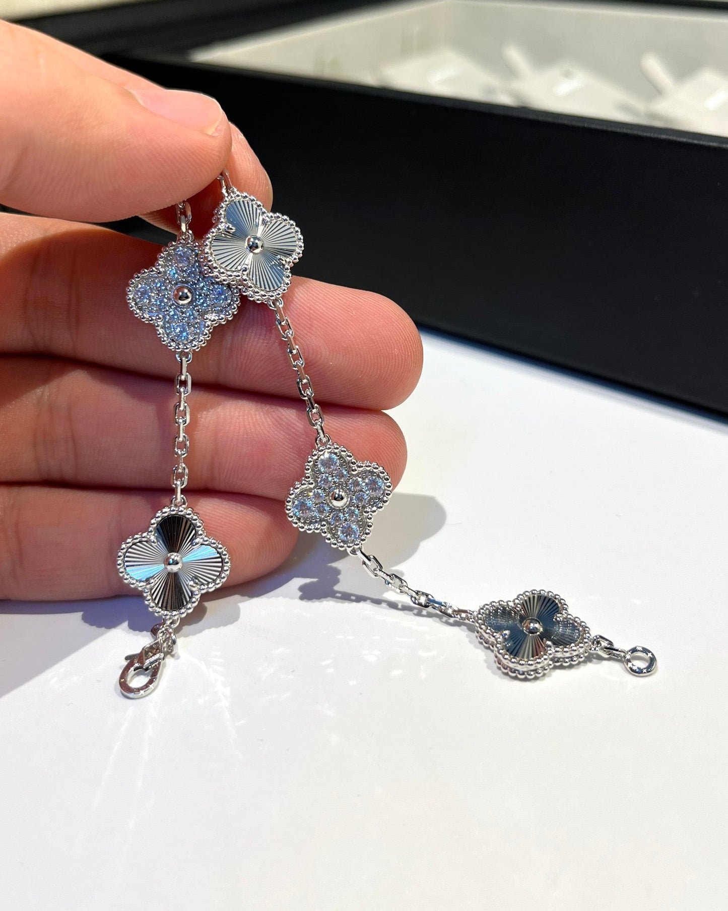 [CiCi] CLOVER 5 MOTIF LASER BRACELET COLLECTION