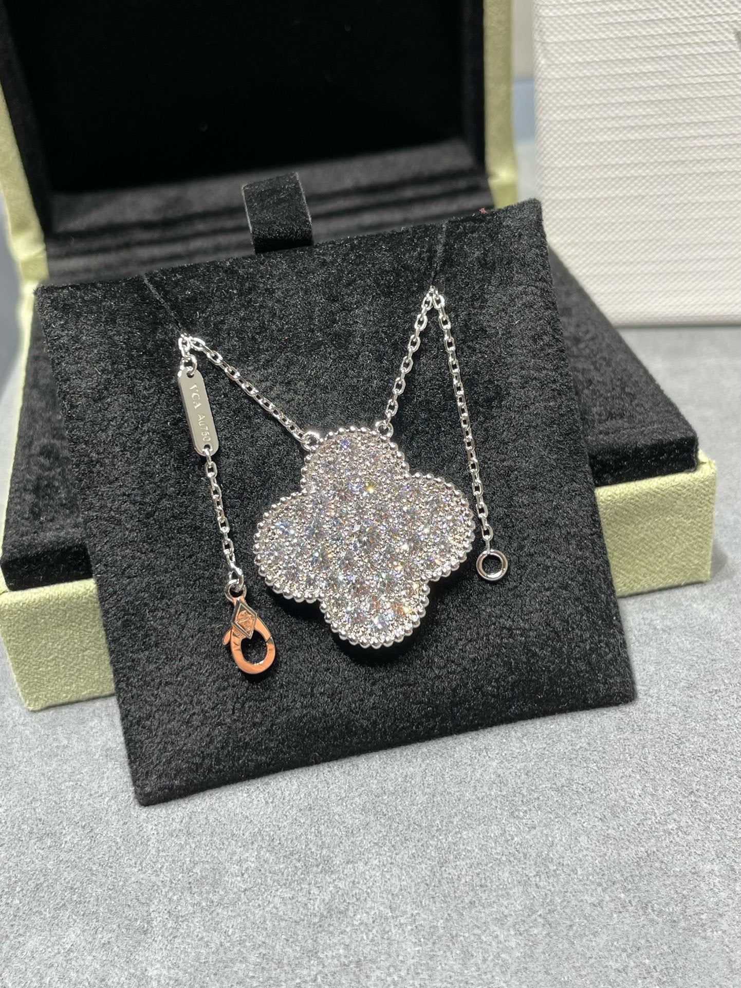 [CiCi]CLOVER 25MM LARGE PENDANT DIAMOND PAVED SILVER NECKLACE