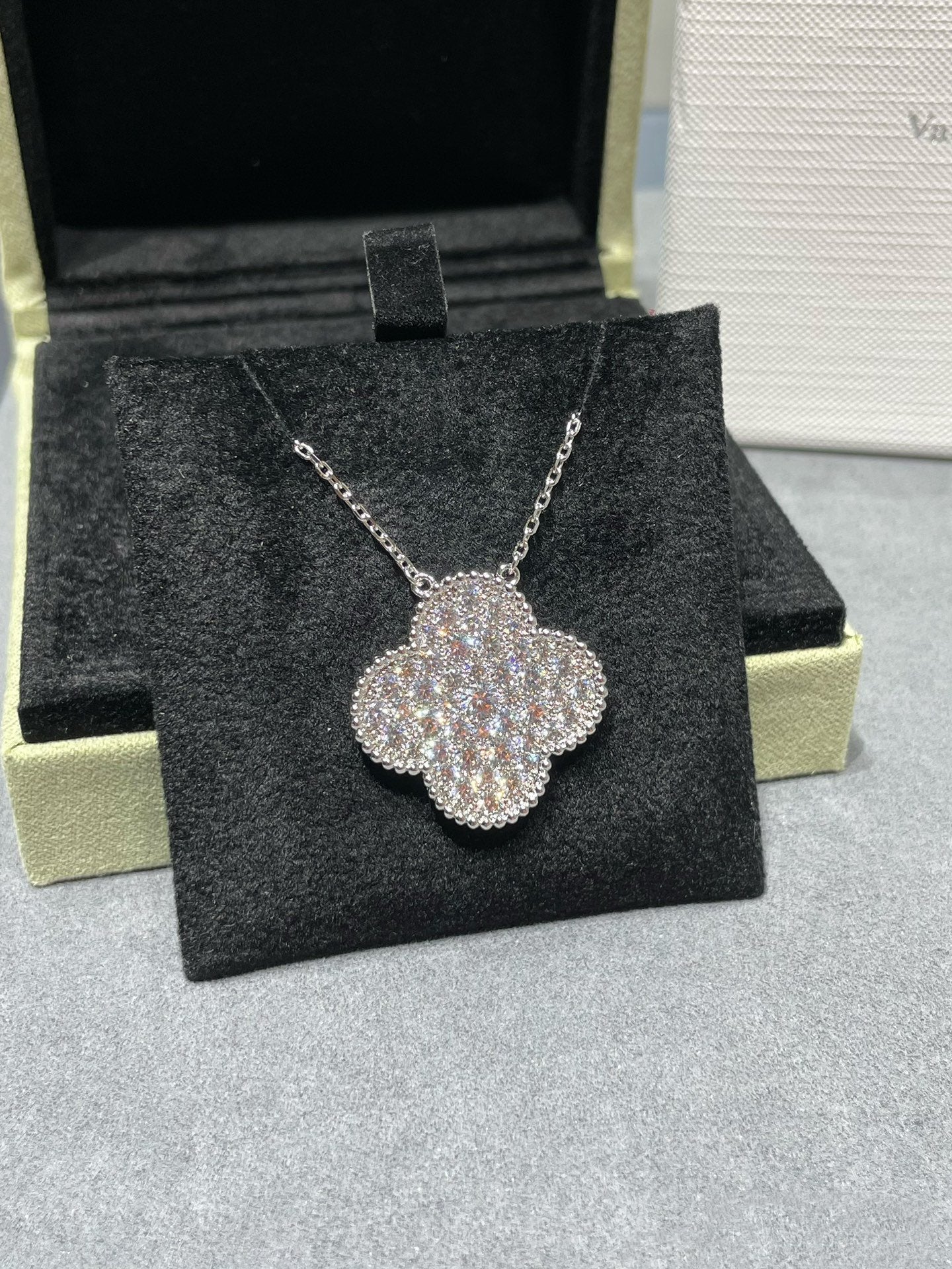 [CiCi]CLOVER 25MM LARGE PENDANT DIAMOND PAVED SILVER NECKLACE