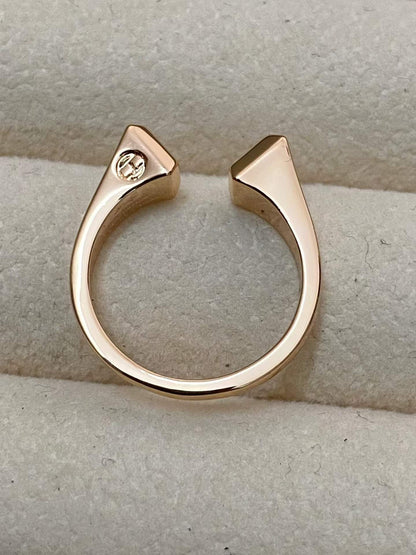 [CiCi]THE CONE RIVET RING IS OPEN AND ONE SIZE FITS ALL