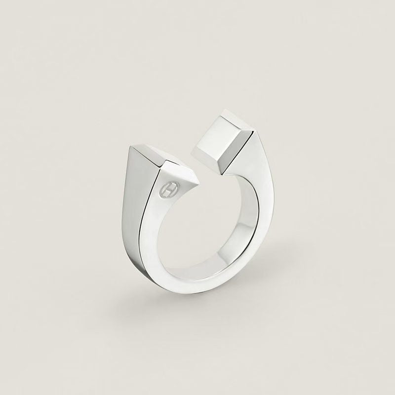 [CiCi]THE CONE RIVET RING IS OPEN AND ONE SIZE FITS ALL