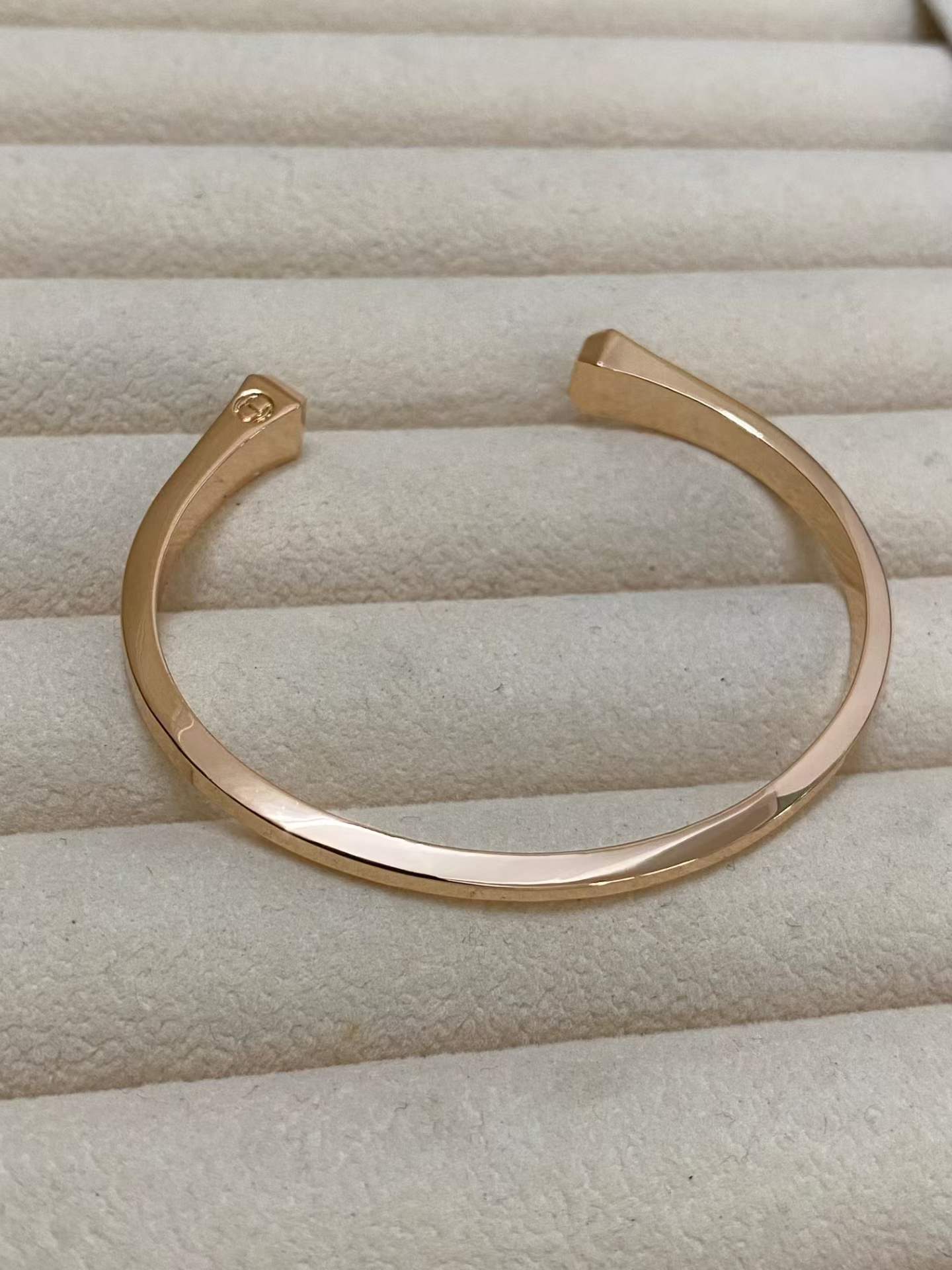 [CiCi]CLOU DE FORGE SQUARE CONE STUDS OPEN CUFF ONE SIZE