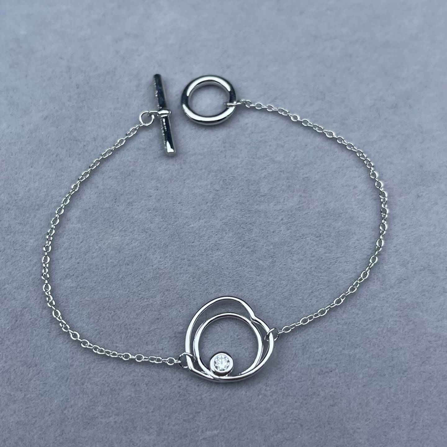 [CiCi]HOLLOW HEART SINGLE DIAMOND BRACELET