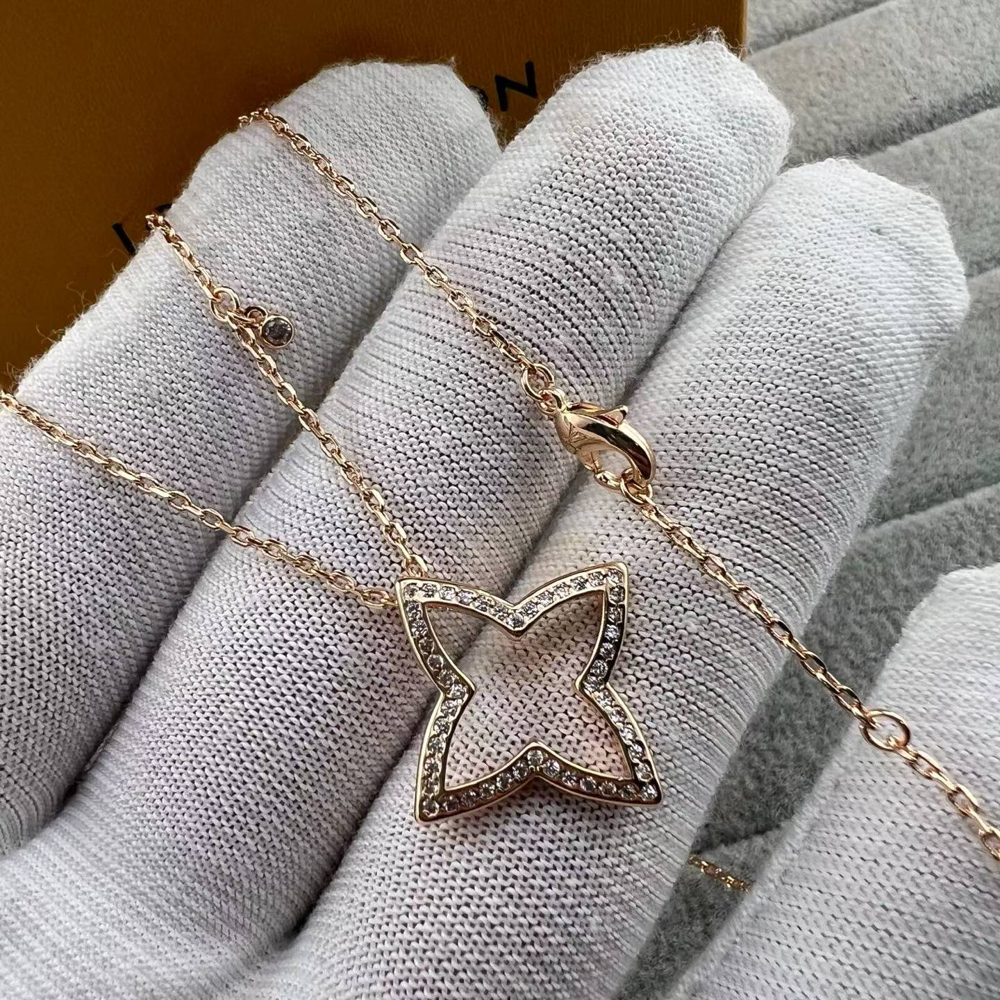 [CiCi]FOUR-LEAF CLOVER OPENWORK NECKLACE
