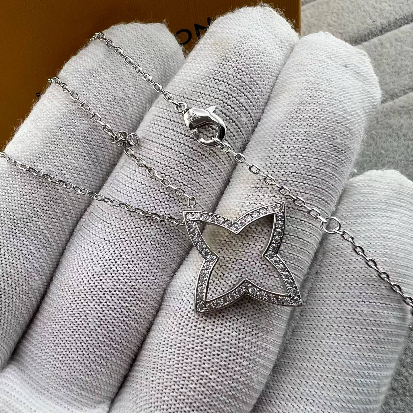 [CiCi]FOUR-LEAF CLOVER OPENWORK NECKLACE
