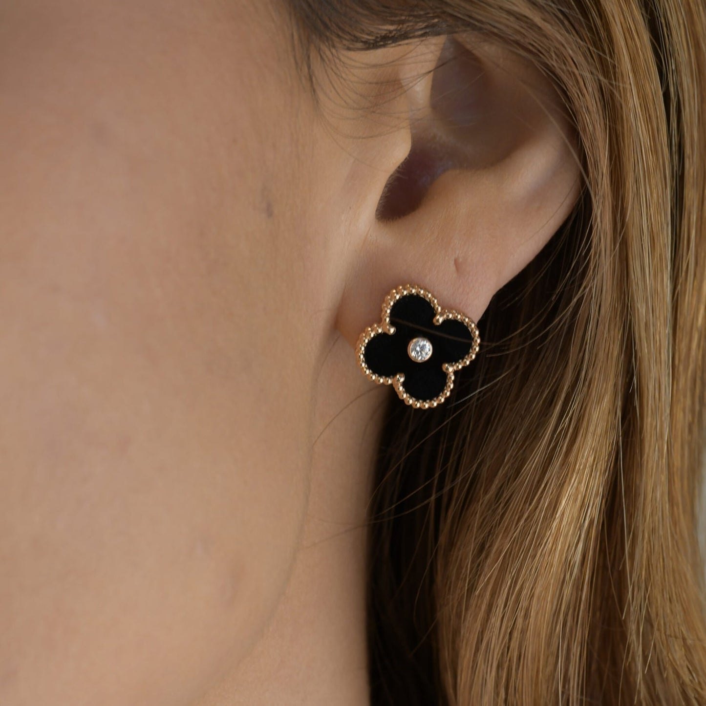 [CiCi]CLOVER MEDIUM 1 MOTIFS ONYX DIAMOND EARRINGS