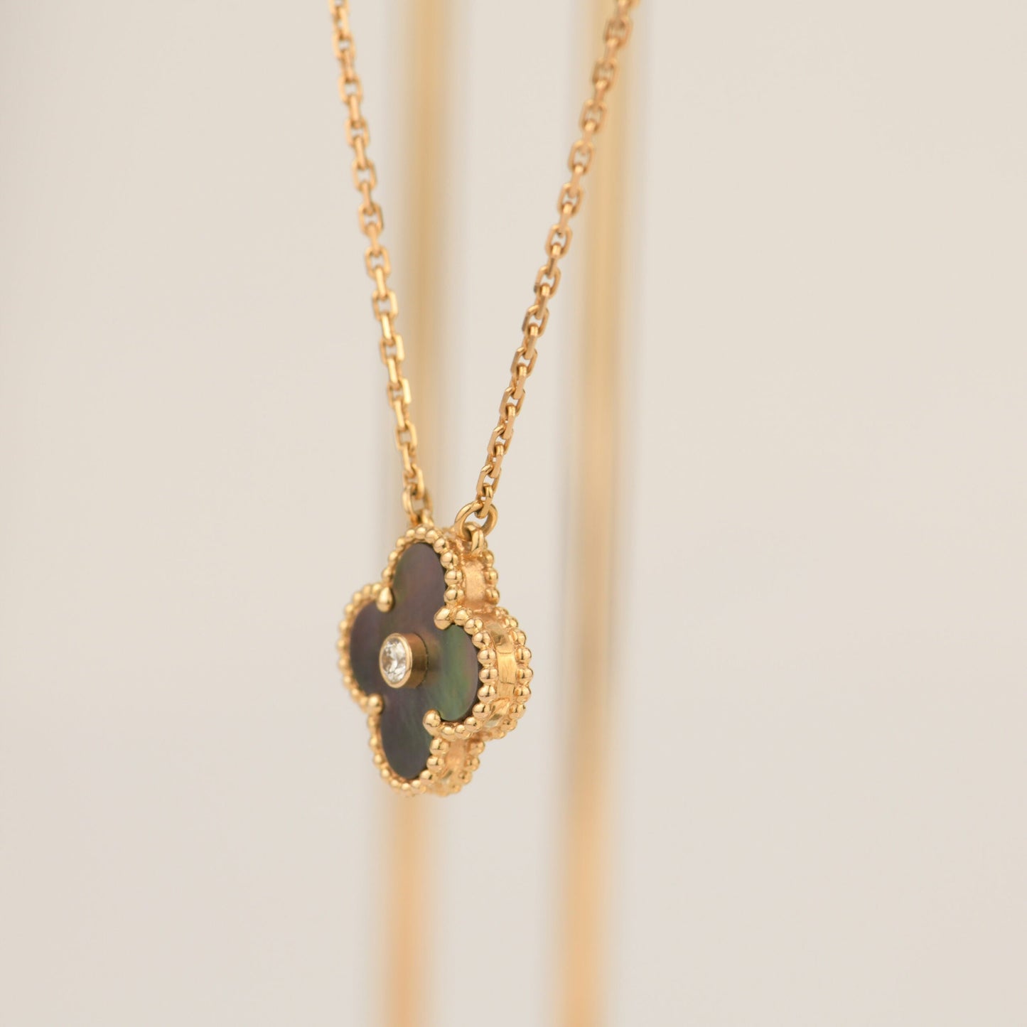 [CiCi]CLOVER 15MM DIAMANT- UND GRAUE-PERLMUTT-HALSKETTE