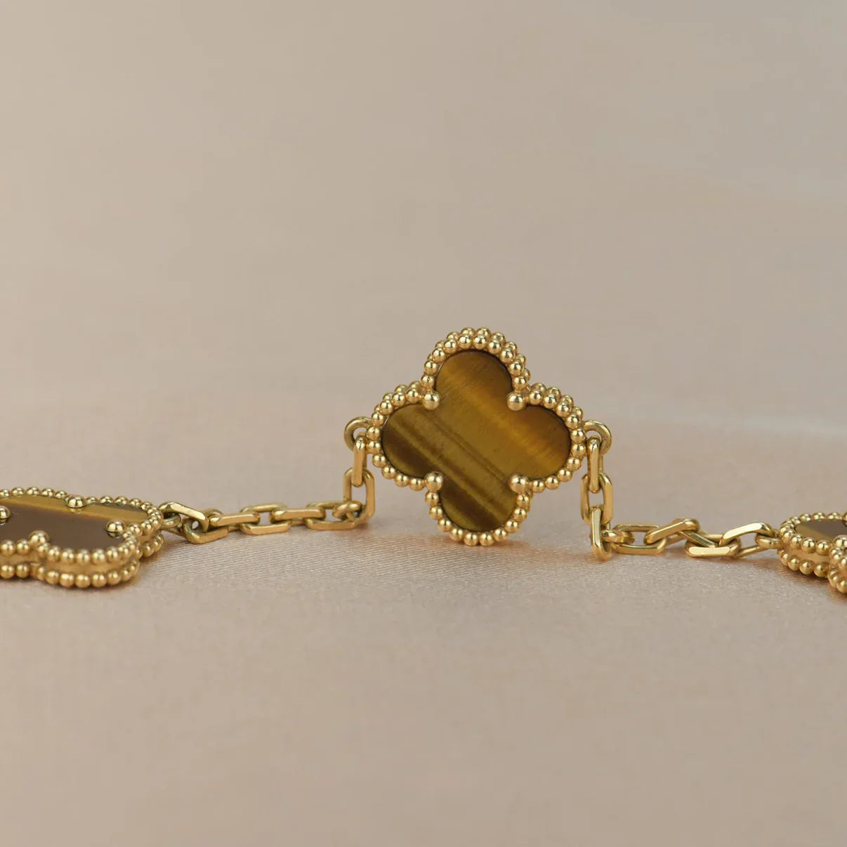 [CiCi] CLOVER 5 MOTIFS TIGER EYE BRACELET COLLECTION