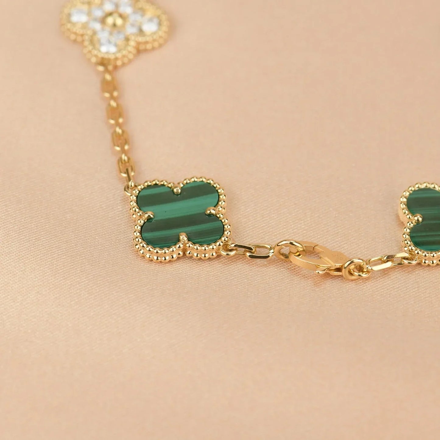 [CiCi] CLOVER 5 MOTIF MALACHITE BRACELET COLLECTION