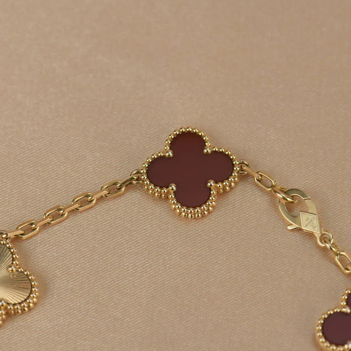 [CiCi] CLOVER 5 MOTIF RED CORNELIAN BRACELET COLLECTION