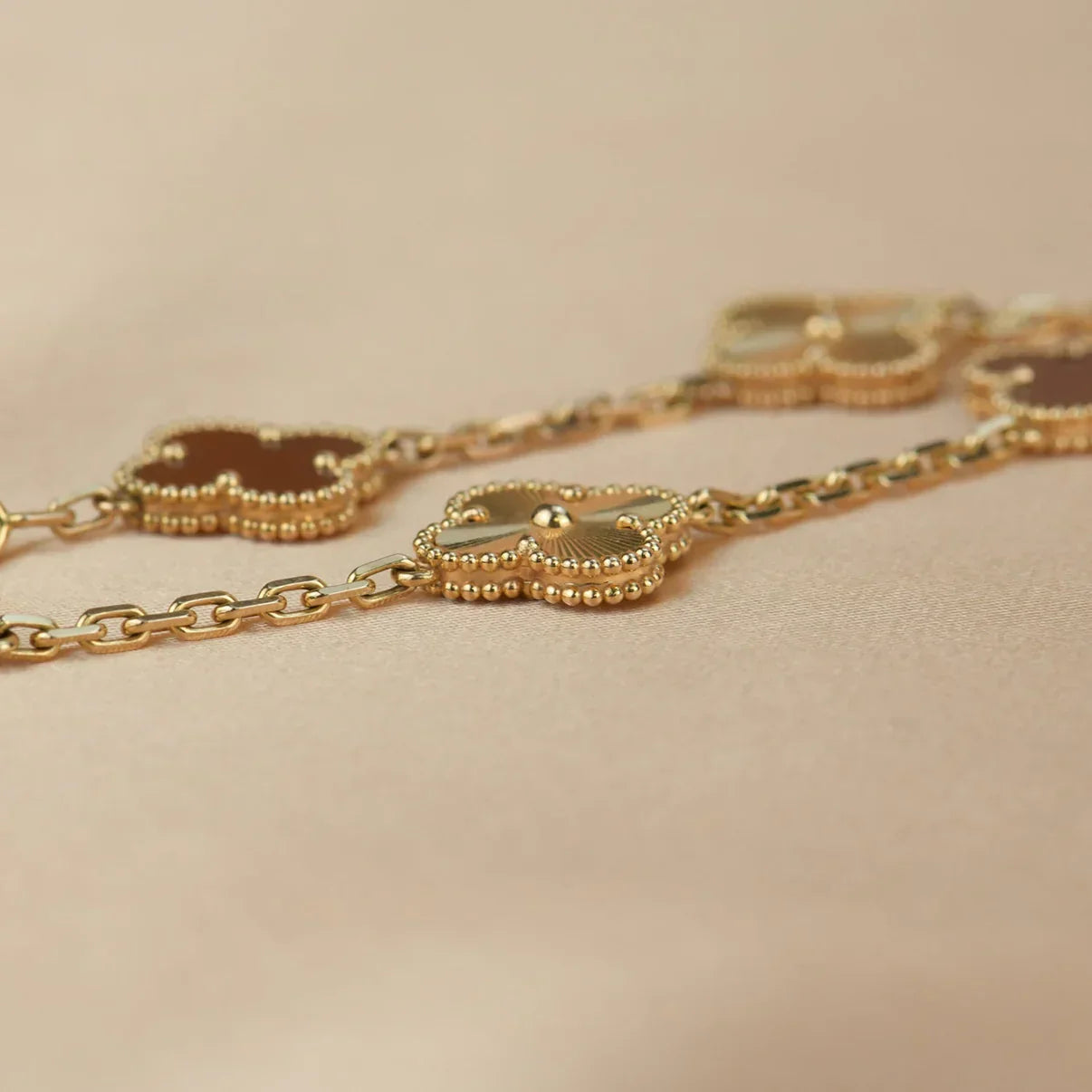 [CiCi] CLOVER 5 MOTIF RED CORNELIAN BRACELET COLLECTION