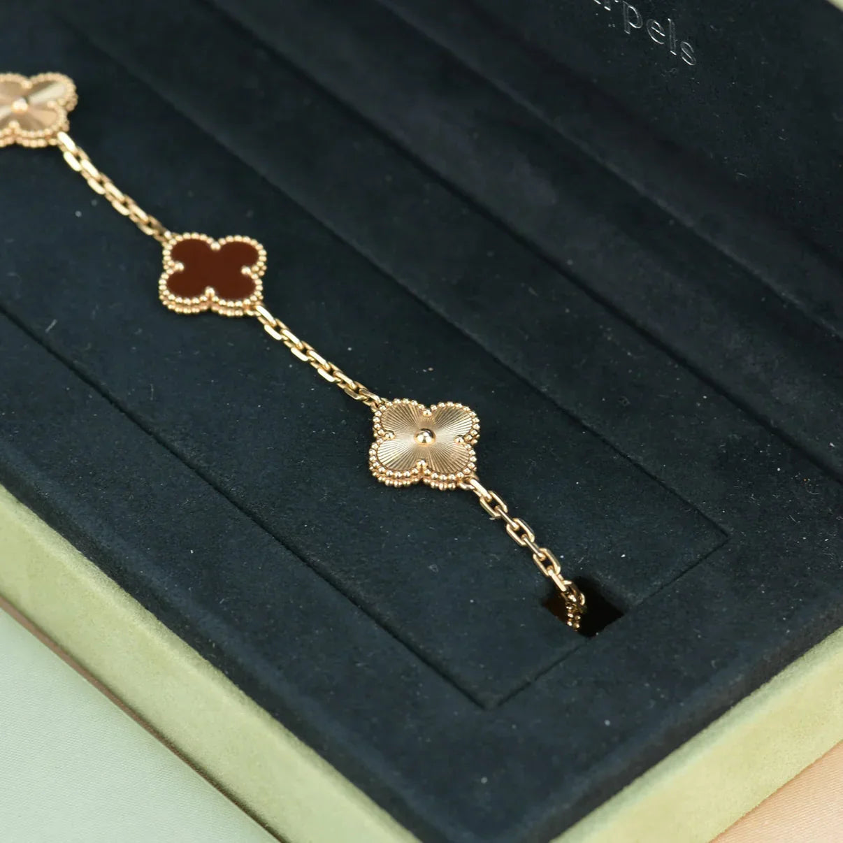 [CiCi] CLOVER 5 MOTIF RED CORNELIAN BRACELET COLLECTION
