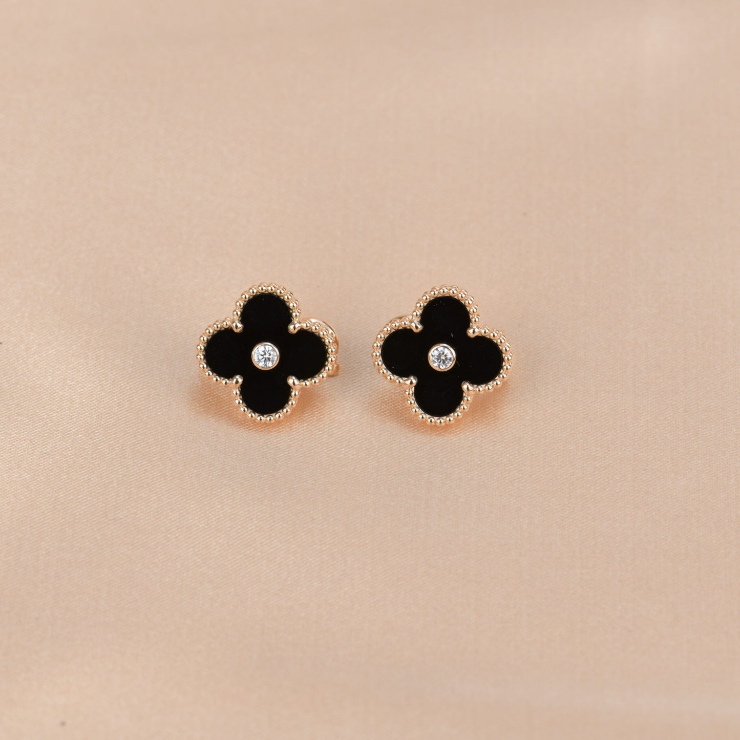 [CiCi]CLOVER MEDIUM 1 MOTIFS ONYX DIAMOND EARRINGS