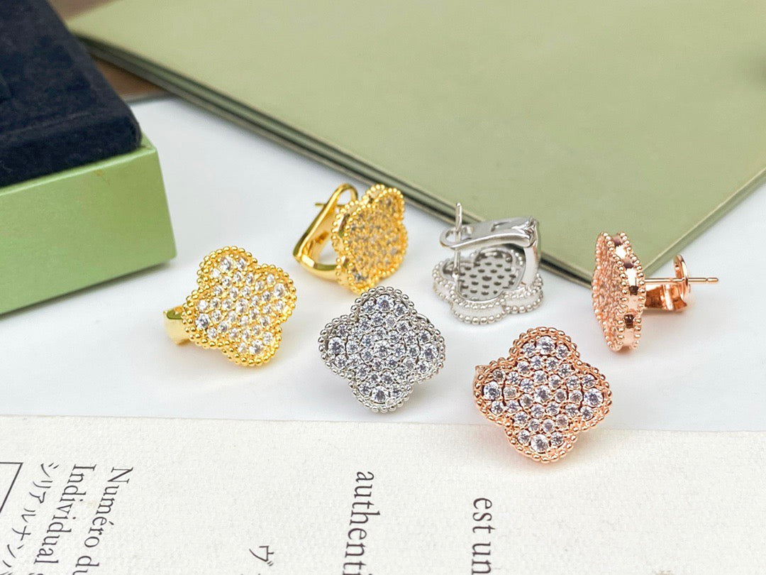 [CiCi]CLOVER DIAMOND STUD EARRINGS