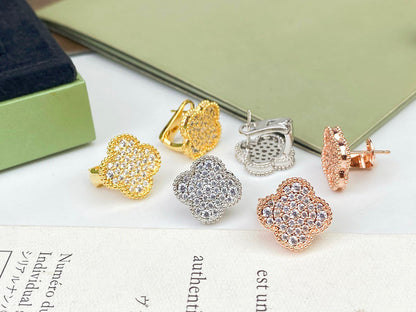 [CiCi]CLOVER DIAMOND STUD EARRINGS