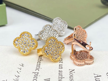 [CiCi]CLOVER DIAMOND STUD EARRINGS
