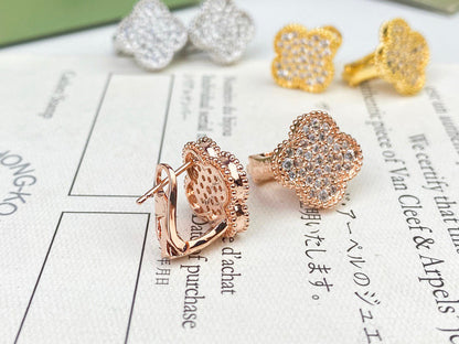 [CiCi]CLOVER DIAMOND STUD EARRINGS