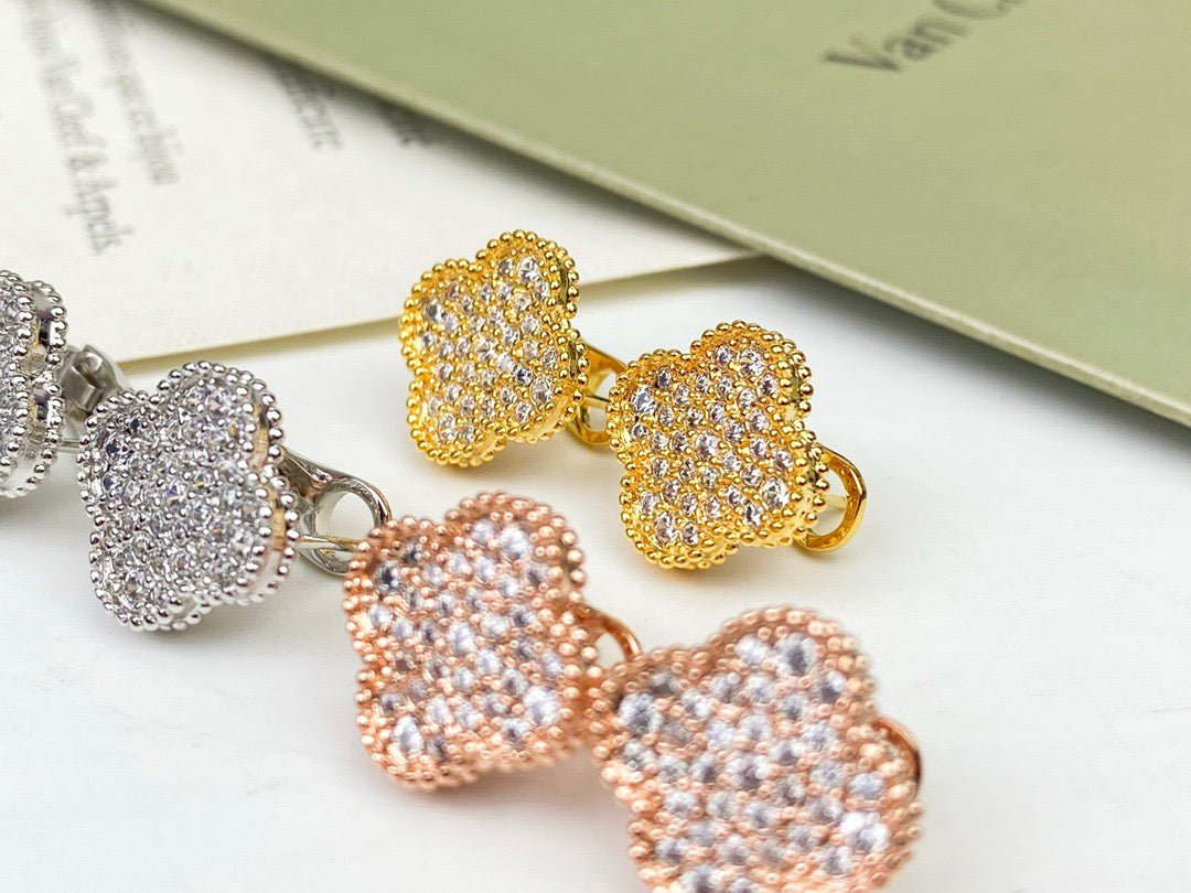 [CiCi]CLOVER DIAMOND STUD EARRINGS