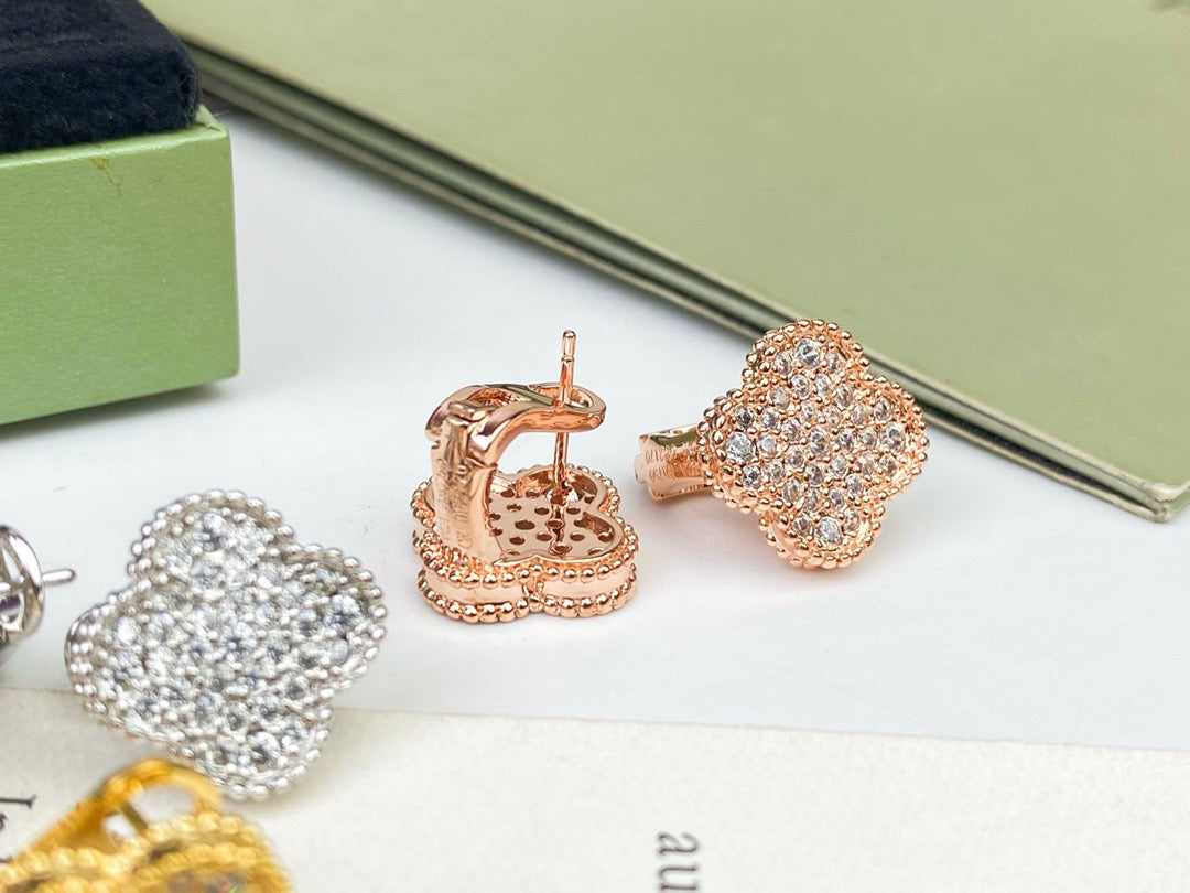 [CiCi]CLOVER DIAMOND STUD EARRINGS
