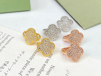 [CiCi]CLOVER DIAMOND STUD EARRINGS