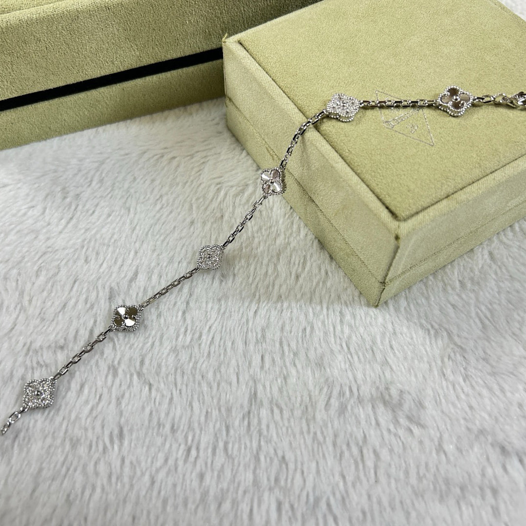 [CiCi]CLOVER 6 MOTIF DIAMOND LASER BRACELET
