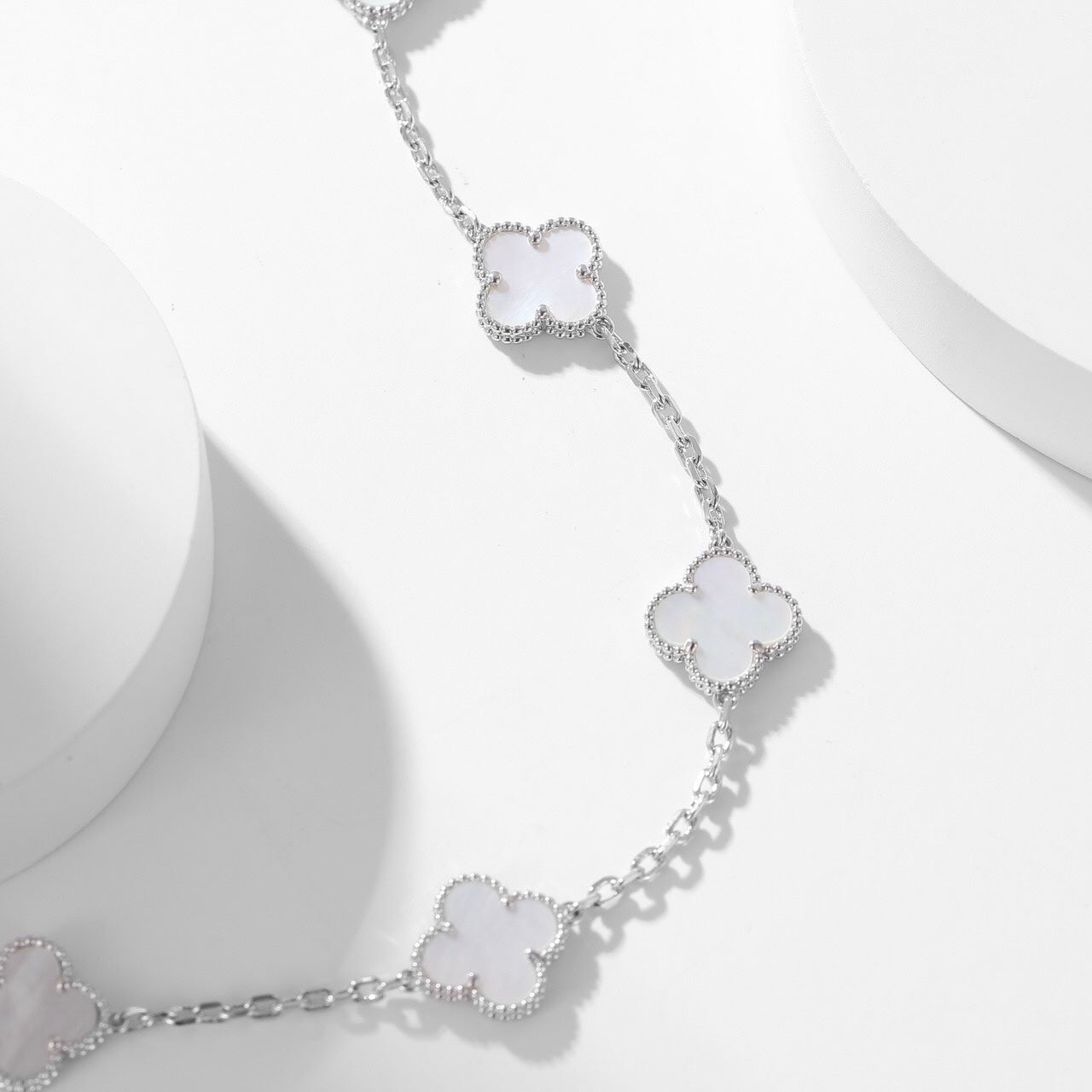 [CiCi]CLOVER 10 MOTIFS WHITE MOTHER OF PEARL NECKLACE