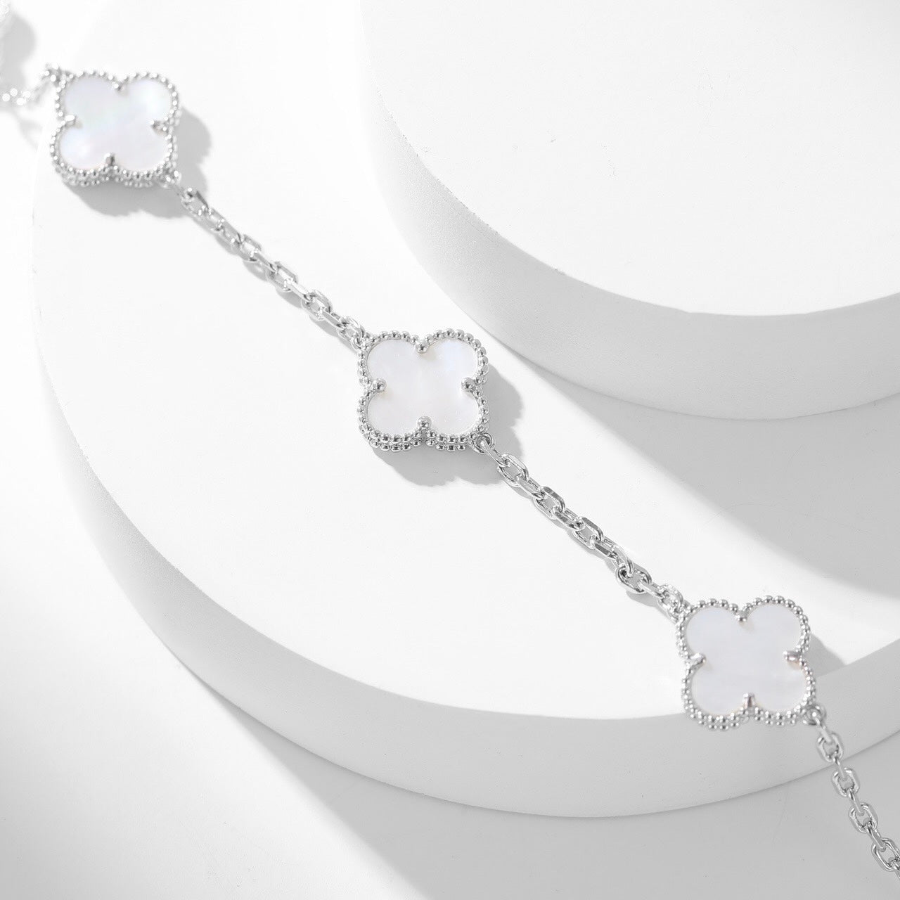 [CiCi]CLOVER 10 MOTIFS WHITE MOTHER OF PEARL NECKLACE