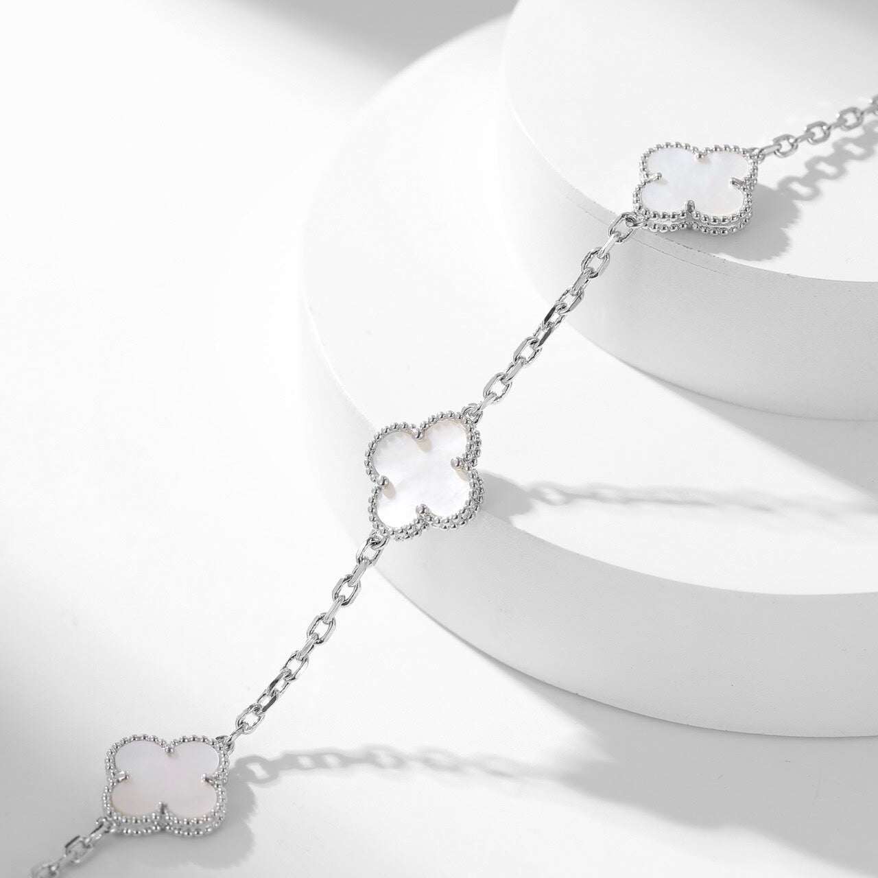 [CiCi]CLOVER 10 MOTIFS WHITE MOTHER OF PEARL NECKLACE