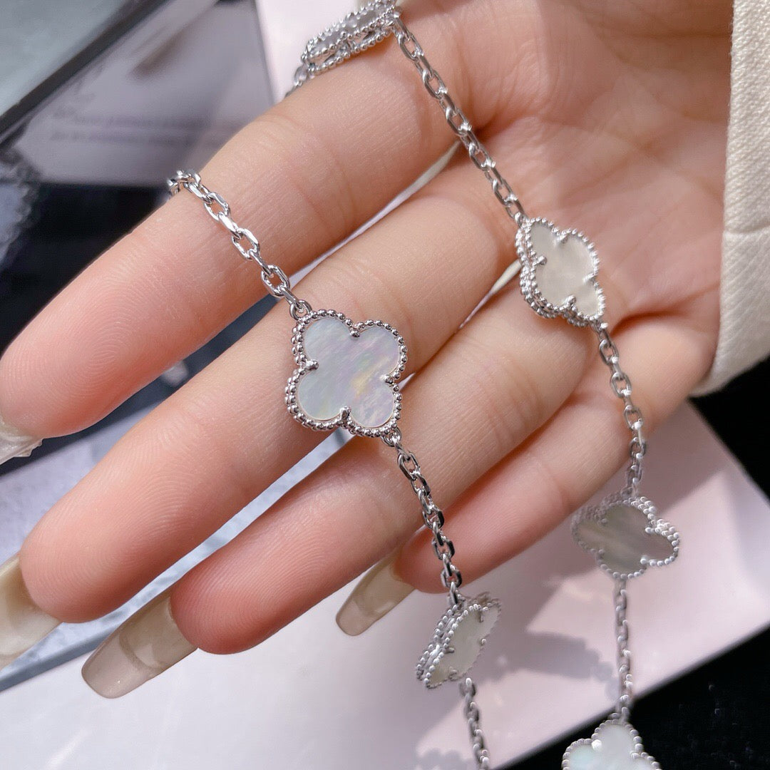 [CiCi]CLOVER 10 MOTIFS WHITE MOTHER OF PEARL NECKLACE