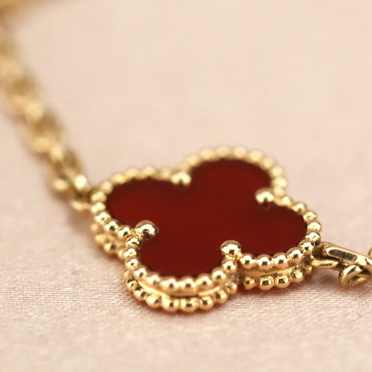 [CiCi] CLOVER 5 MOTIF RED CORNELIAN BRACELET COLLECTION