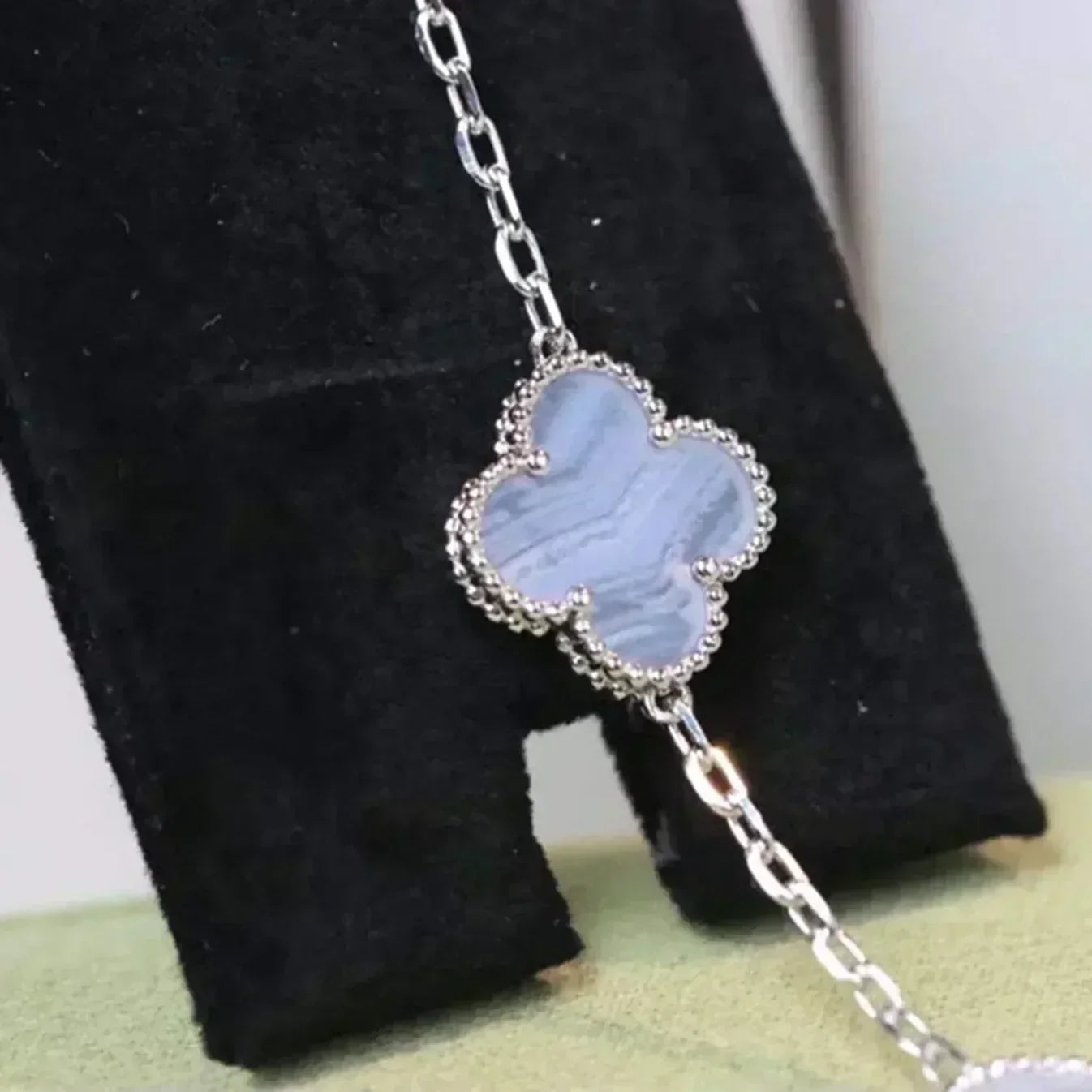 [CiCi] CLOVER 5 MOTIV LILA CHALCEDON ARMBAND KOLLEKTION