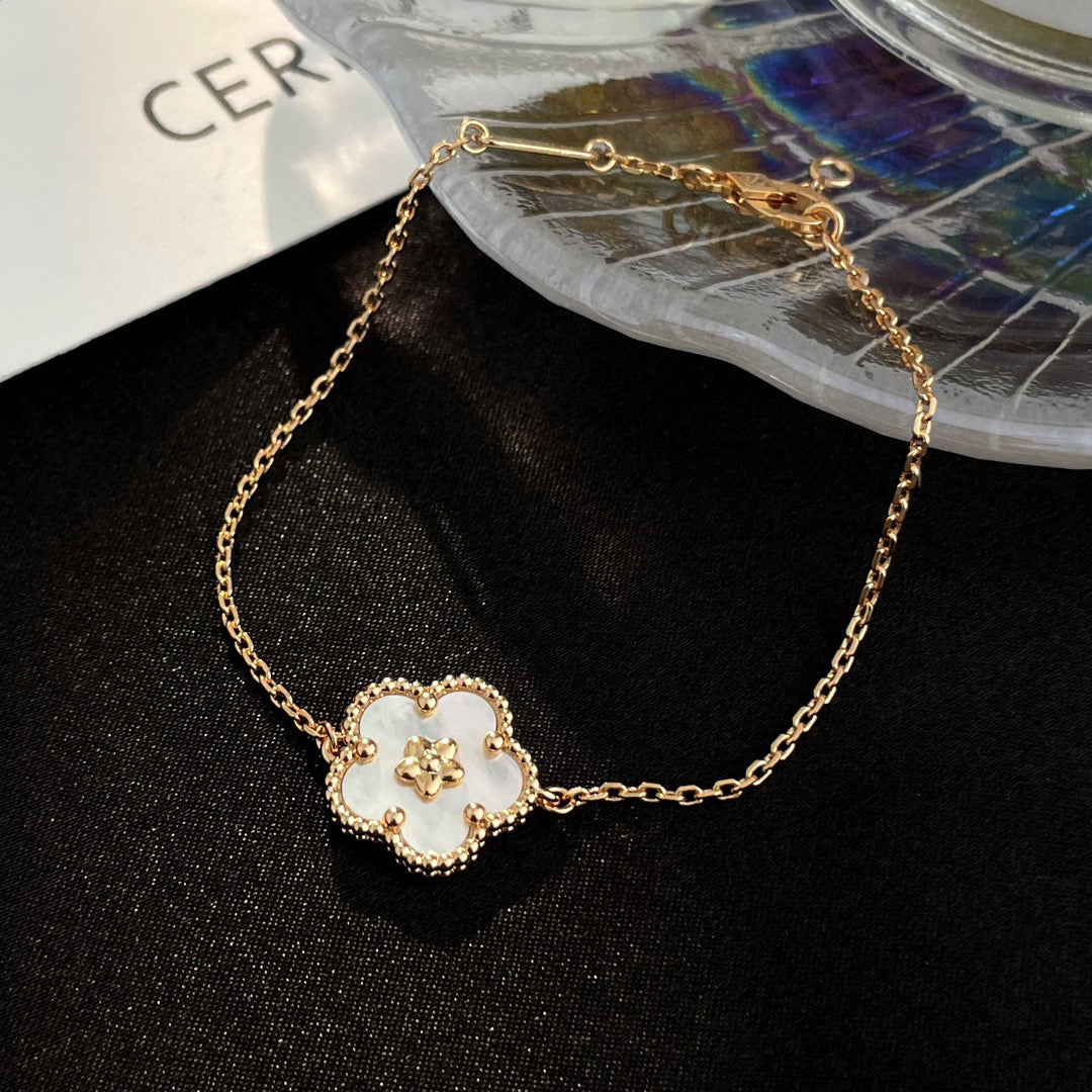 [CiCi]LUCKY WHITE MOP PLUM BLOSSOM  BRACELET