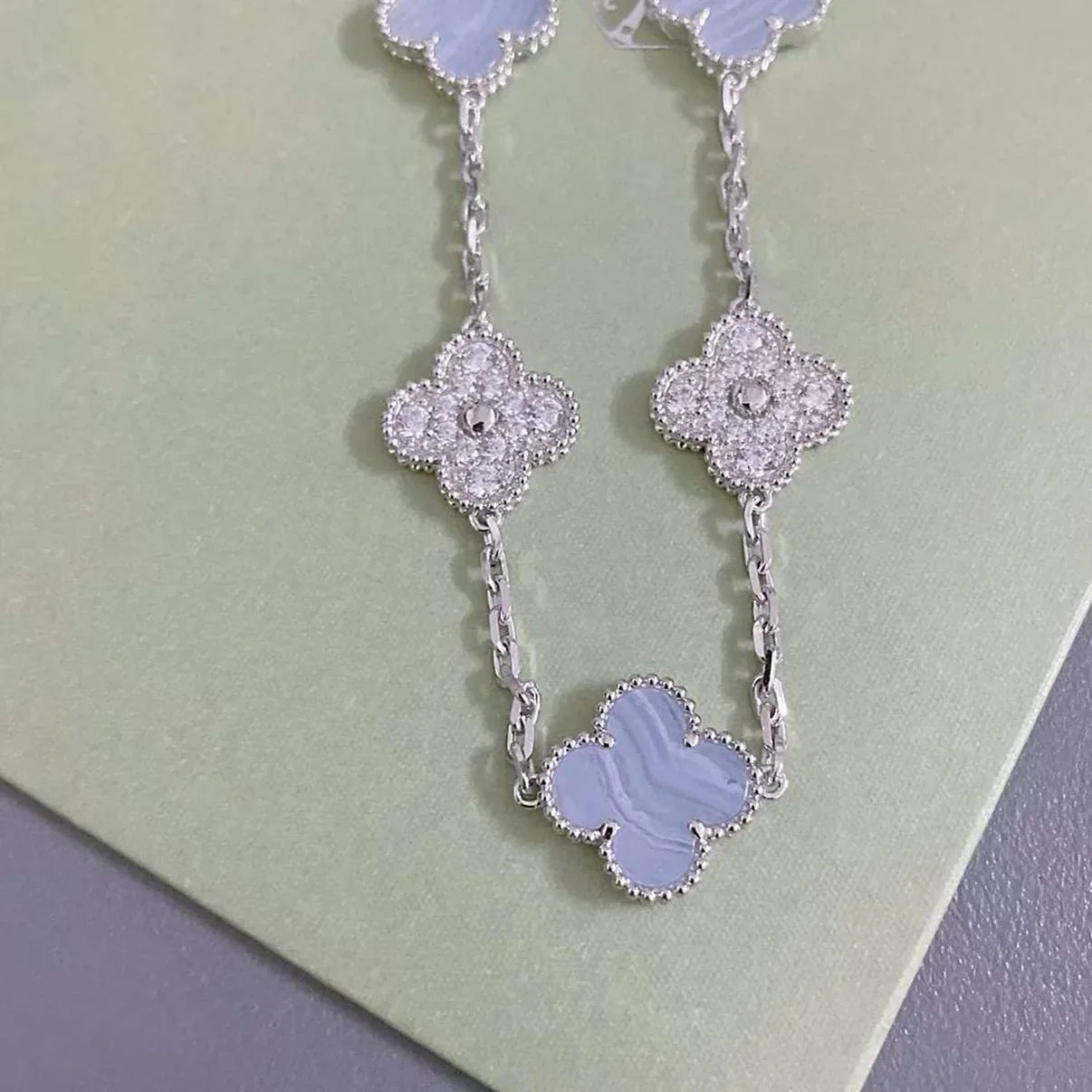 [CiCi] CLOVER 5 MOTIV LILA CHALCEDON ARMBAND KOLLEKTION