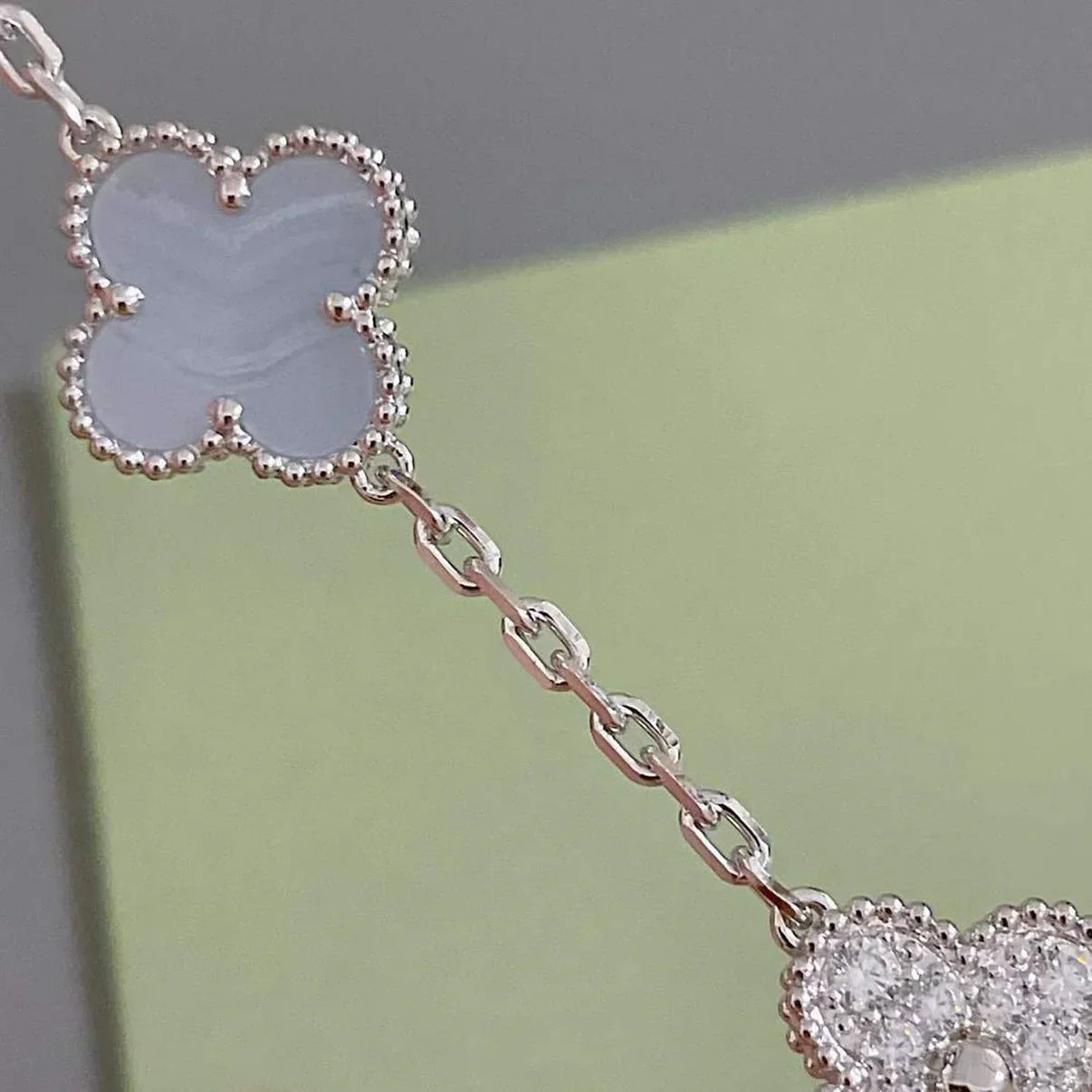 [CiCi] CLOVER 5 MOTIV LILA CHALCEDON ARMBAND KOLLEKTION