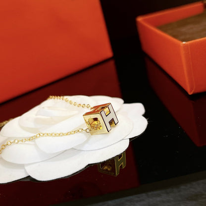 [CiCi]H WHITE SQUARE GOLD NECKLACE