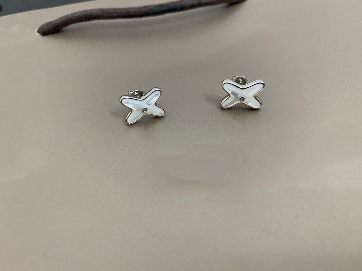 [CiCi]JEUX DE WHITE MOP SILVER DIAMOND EARRINGS