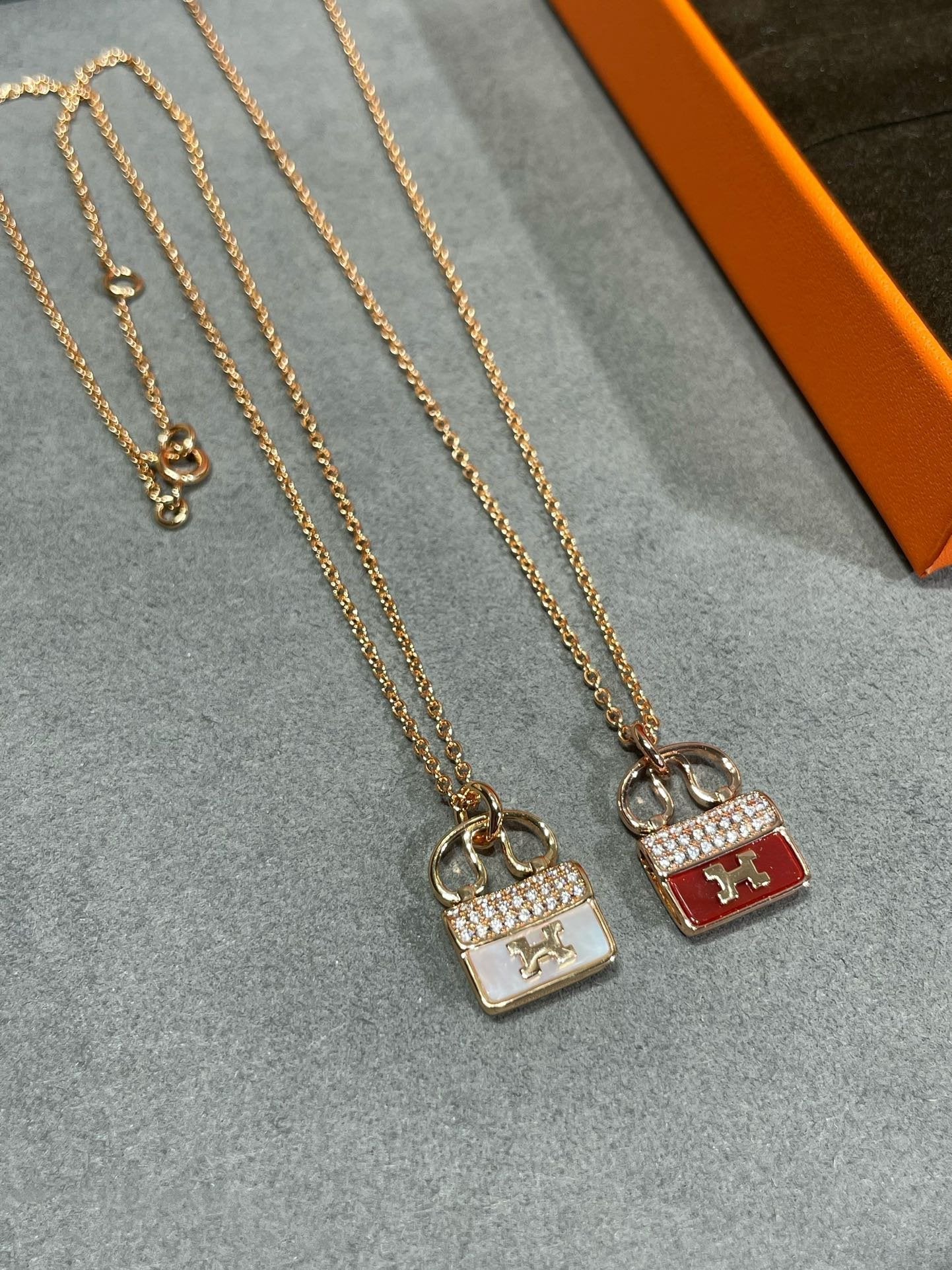 [CiCi]H CIRCE MOISSANITE PENDANT NECKLACE GOLD