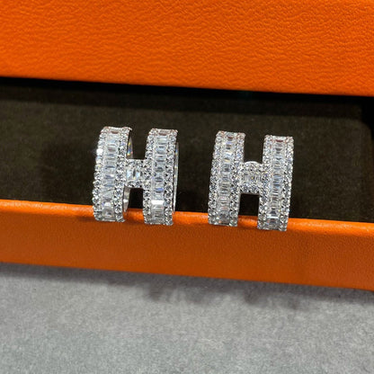 [CiCi]H STUD EARRINGS WITH SILVER DIAMONDS