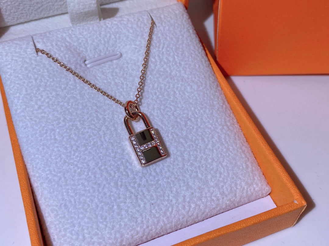 [CiCi]HM ADVANCED NICHE LOCK HEAD NECKLACE DIAMONDS
