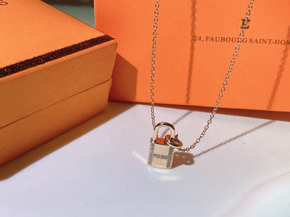 [CiCi]HM ADVANCED NICHE LOCK HEAD NECKLACE DIAMONDS