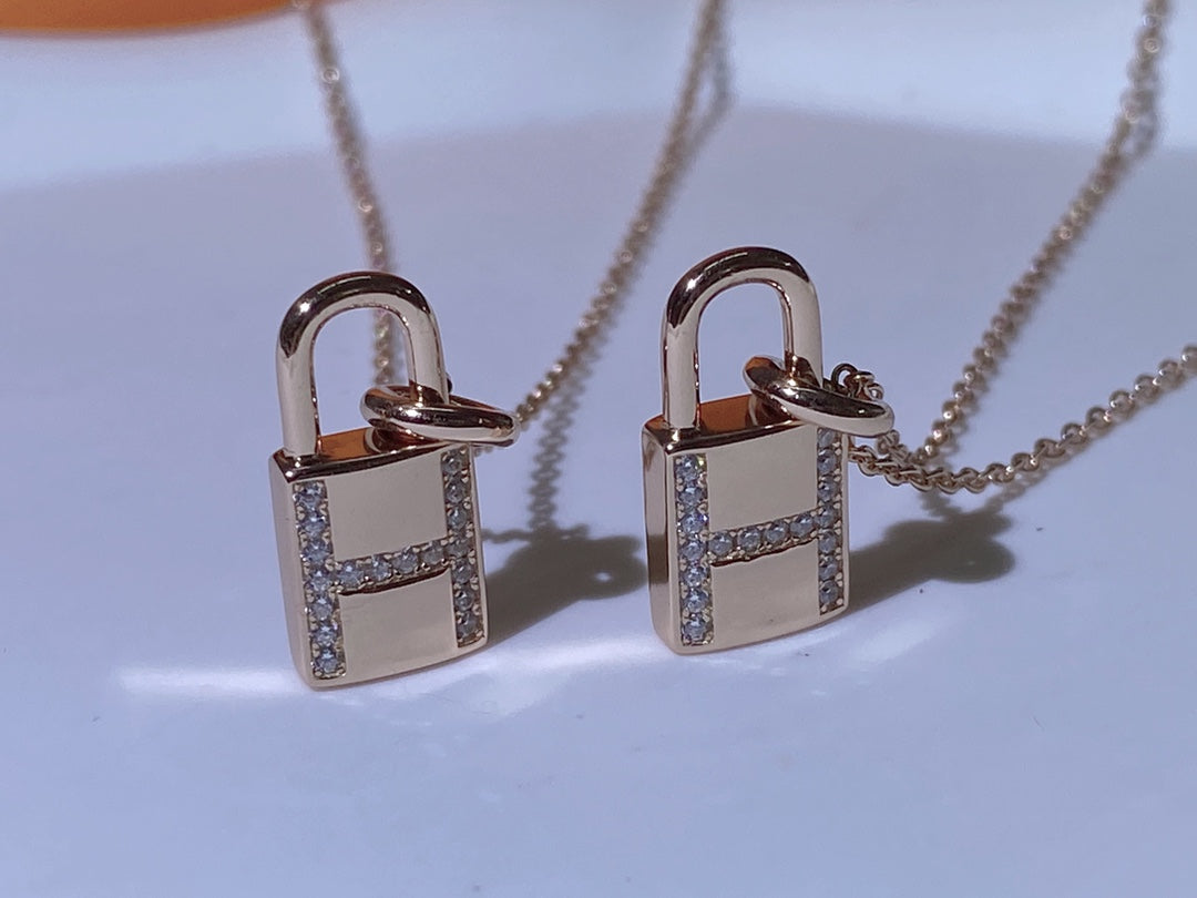 [CiCi]HM ADVANCED NICHE LOCK HEAD NECKLACE DIAMONDS