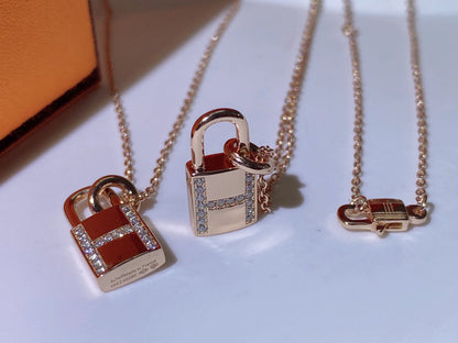 [CiCi]HM ADVANCED NICHE LOCK HEAD NECKLACE DIAMONDS
