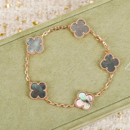 [CiCi] CLOVER 5 MOTIF GRAY MOP BRACELET COLLECTION
