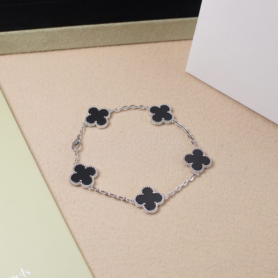 [CiCi] CLOVER 5 MOTIF ONYXS BRACELET COLLECTION