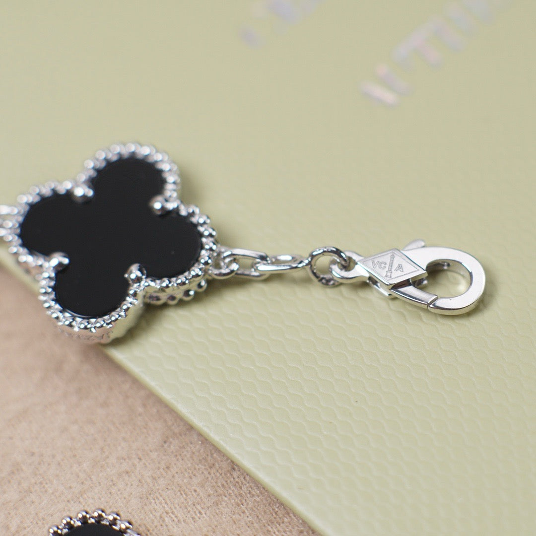 [CiCi] CLOVER 5 MOTIF ONYXS BRACELET COLLECTION