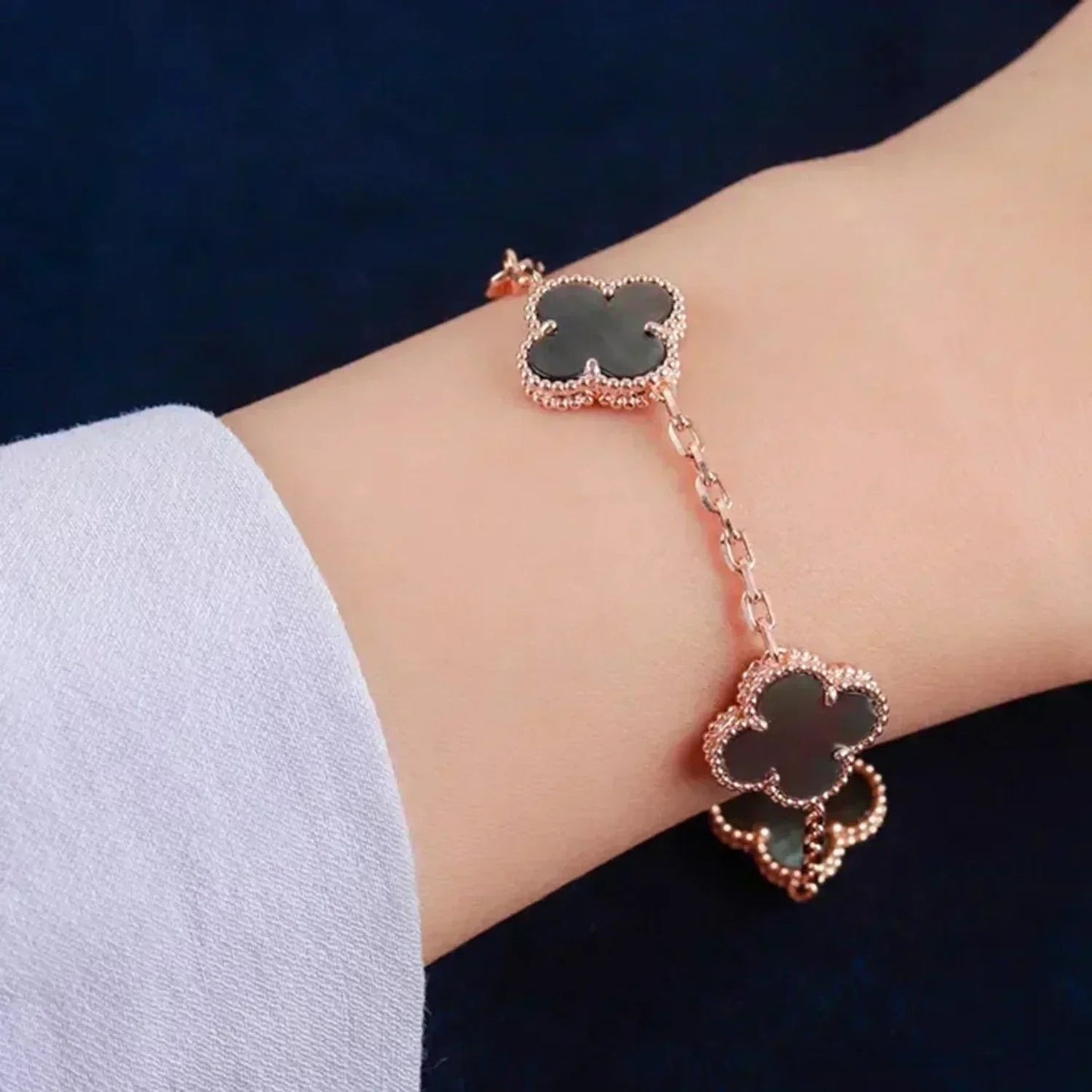 [CiCi] CLOVER 5 MOTIF GRAY MOP BRACELET COLLECTION