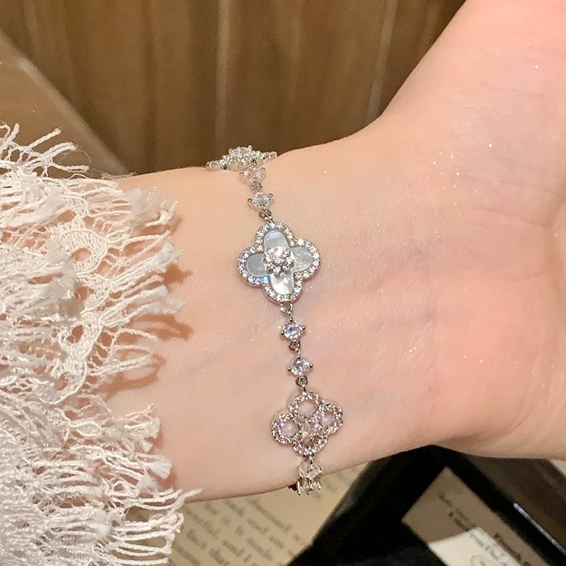 [CiCi]CLOVER 5 MOTIF PINK BLUE RED WHITE BRACELET