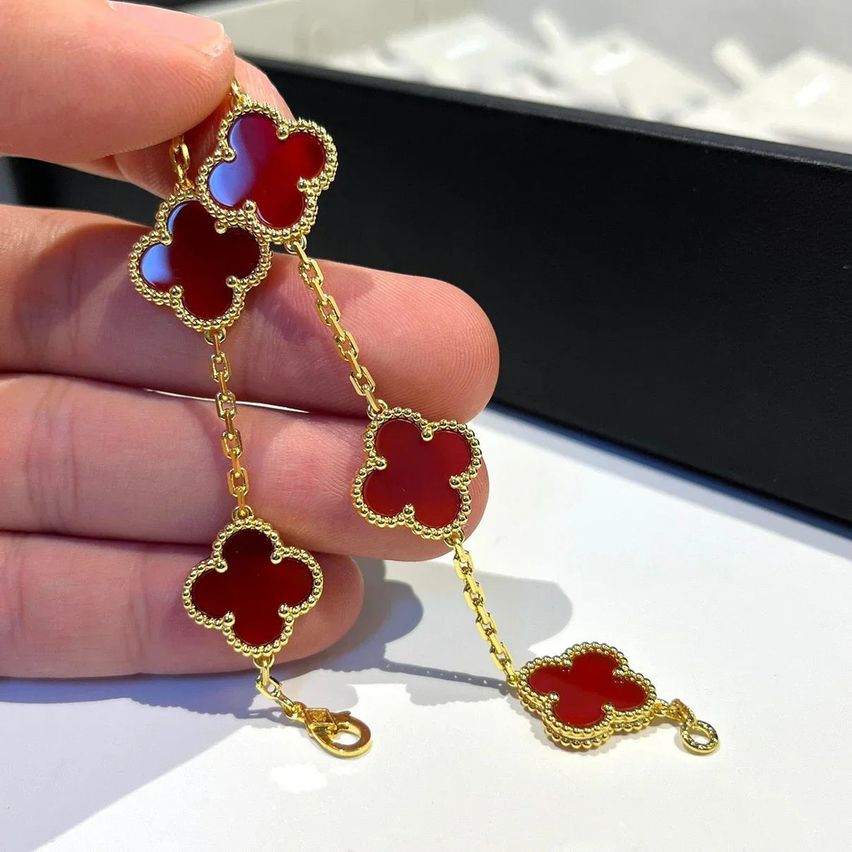 [CiCi] CLOVER 5 MOTIF RED CORNELIAN BRACELET COLLECTION