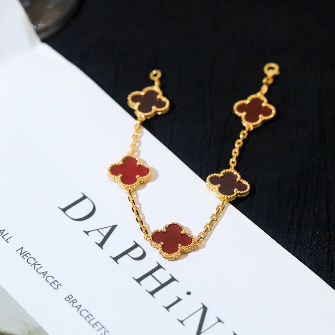 [CiCi] CLOVER 5 MOTIF RED CORNELIAN BRACELET COLLECTION